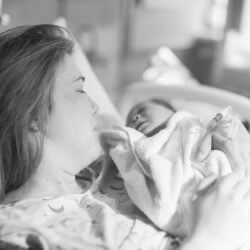 Karmienie noworodka w pierwszych dobach po urodzeniu