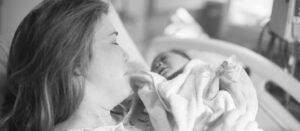 Pierwszy kontakt matki z dzieckiem – czego spodziewać się podczas opieki okołoporodowej?