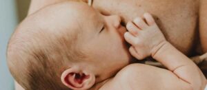 Prawidłowe przystawianie dziecka – klucz do udanego karmienia piersią