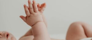 Związek rozwoju ruchowego z rozwojem mowy